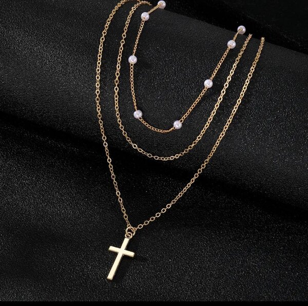 Collier Superposé avec croix