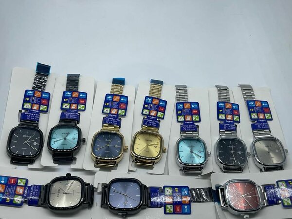 Montres élégantes en acier