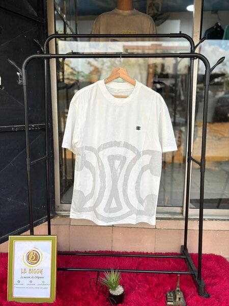 Tee-shirt blanc graphique élégant