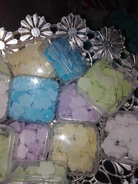 Savons en pétales 100pcs