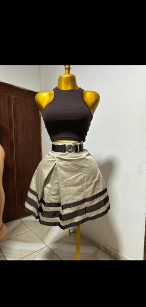 Body féminin fleuri élégant