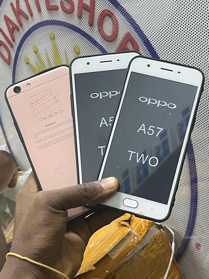 OPPO A57 TWO CASI NEUF