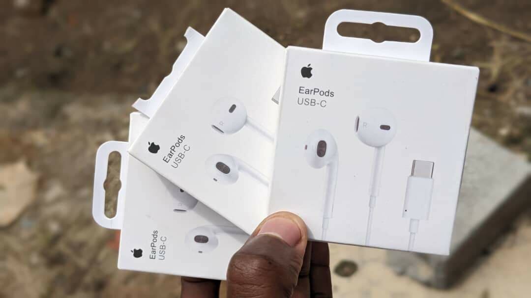 Apple type C headsets