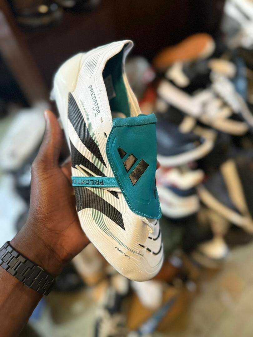 PREDATOR AVEC LACETS