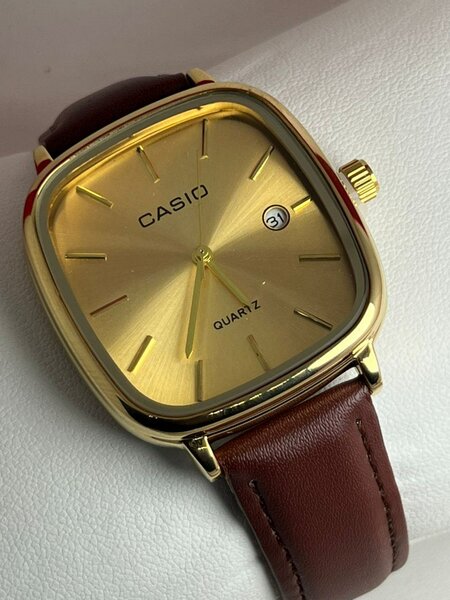 Montre Casio dorée classique