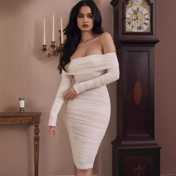 Robe moulante à épaules dénudées