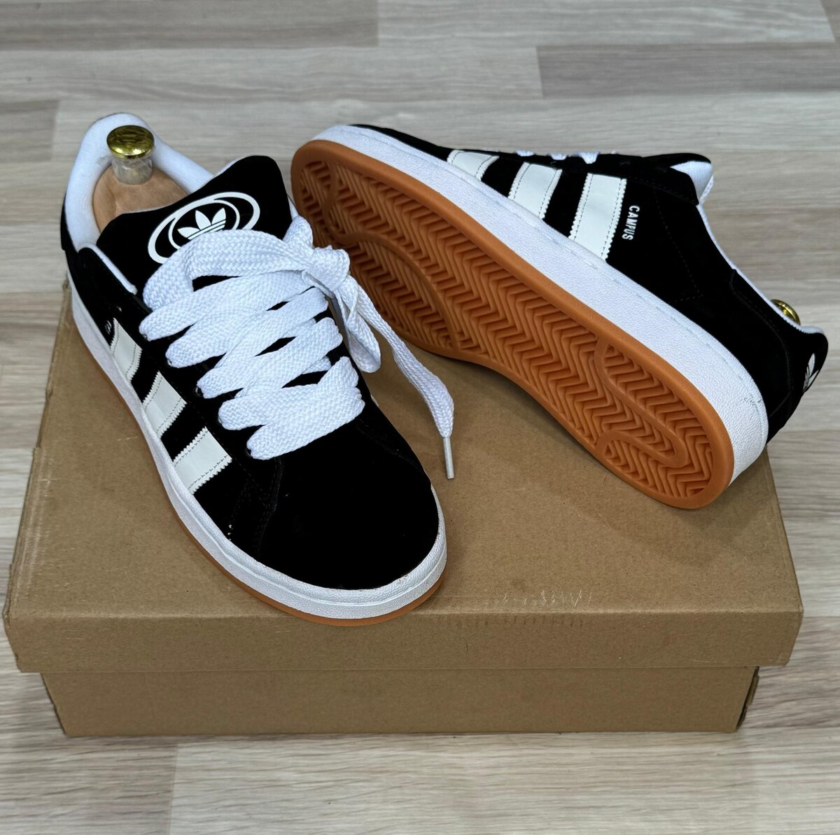 Sneakers en daim mode