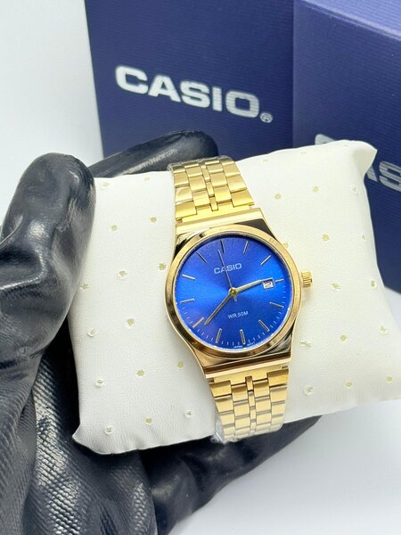 Montres Casio élégantes dorées