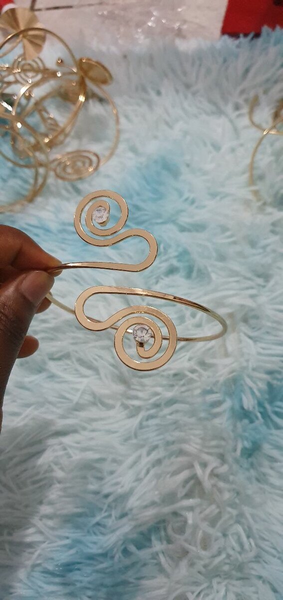 Serre-bras élégant doré