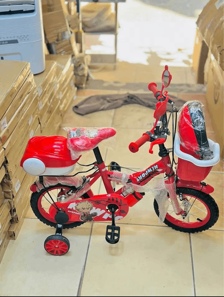 Vélo enfant rouge avec stabilisateurs