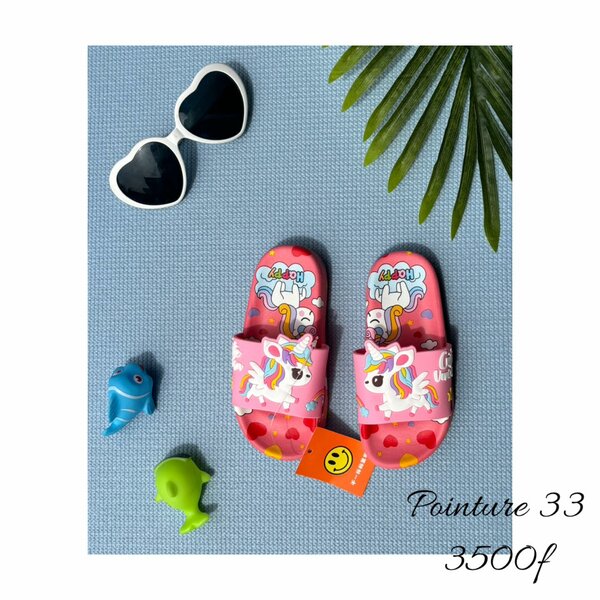 Chaussons pour enfants beaux et élégants