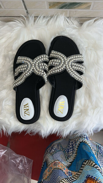 Sandales élégantes femme perles