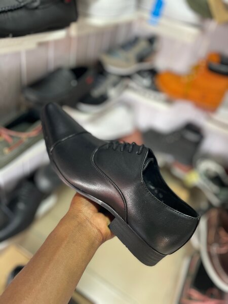 Chaussures habillées en cuir noir