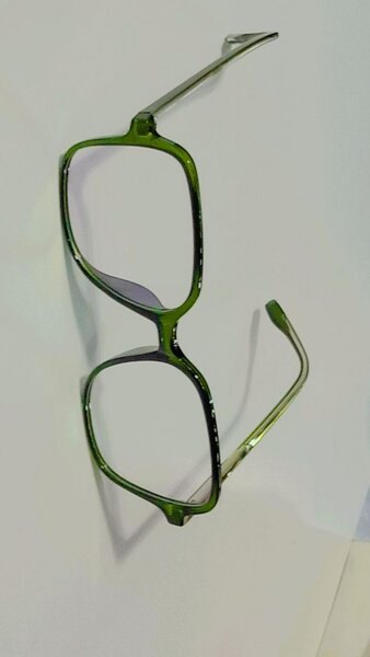 Korean tear glasses