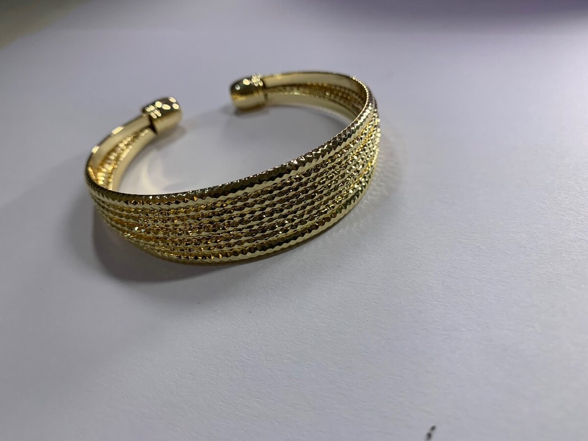 Bracelet doré moderne