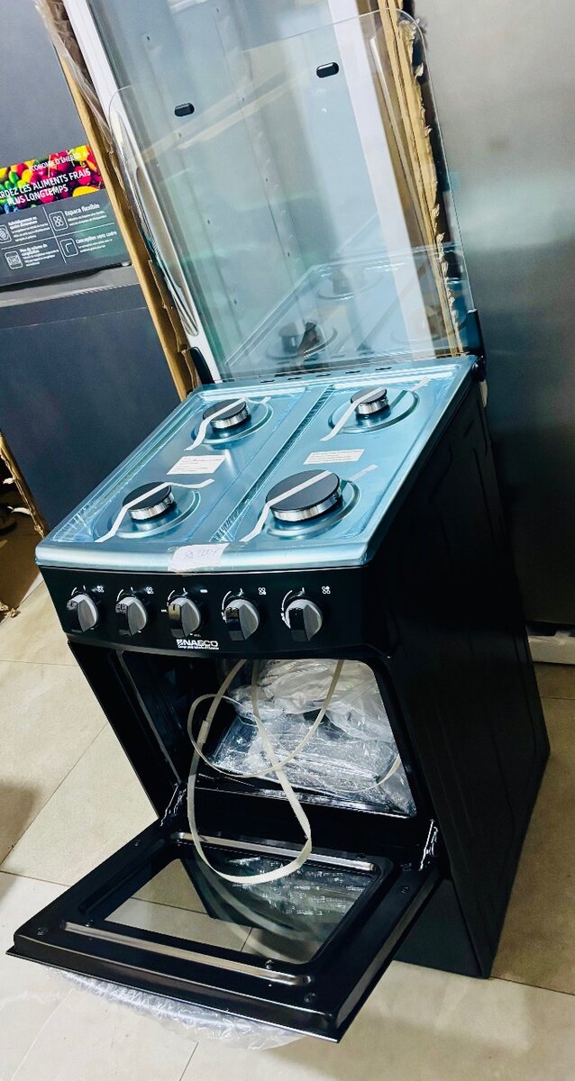 GAZINIERE NASCO 4 FEUX AVEC FOUR / MANUELLE