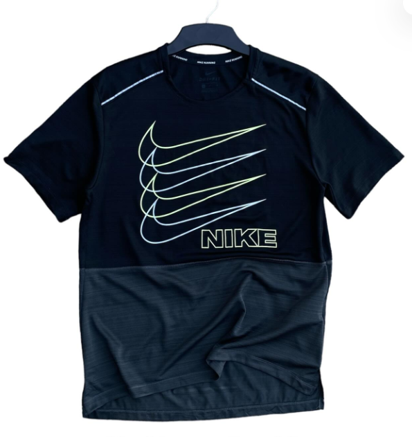 Nike t-shirt black