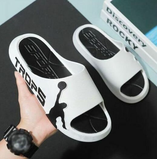 Claquettes sport blanches