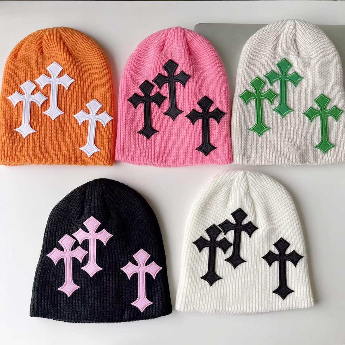 Bonnet à motifs croix