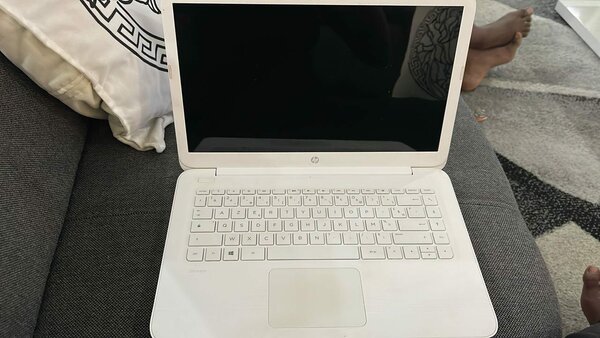 HP Laptop Blanc Élégant