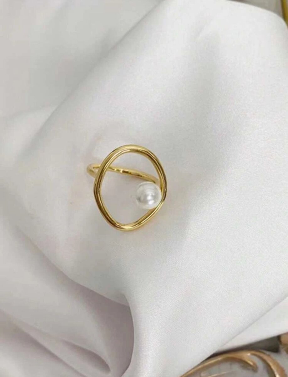 Faux Pearl Ring. One size