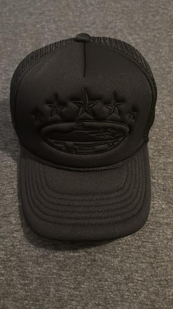 Casquette brodée élégante