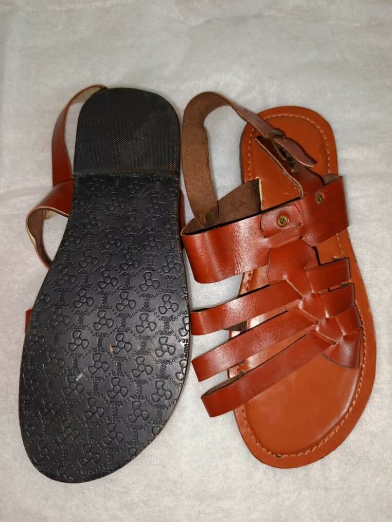 Sandales en cuir tressé