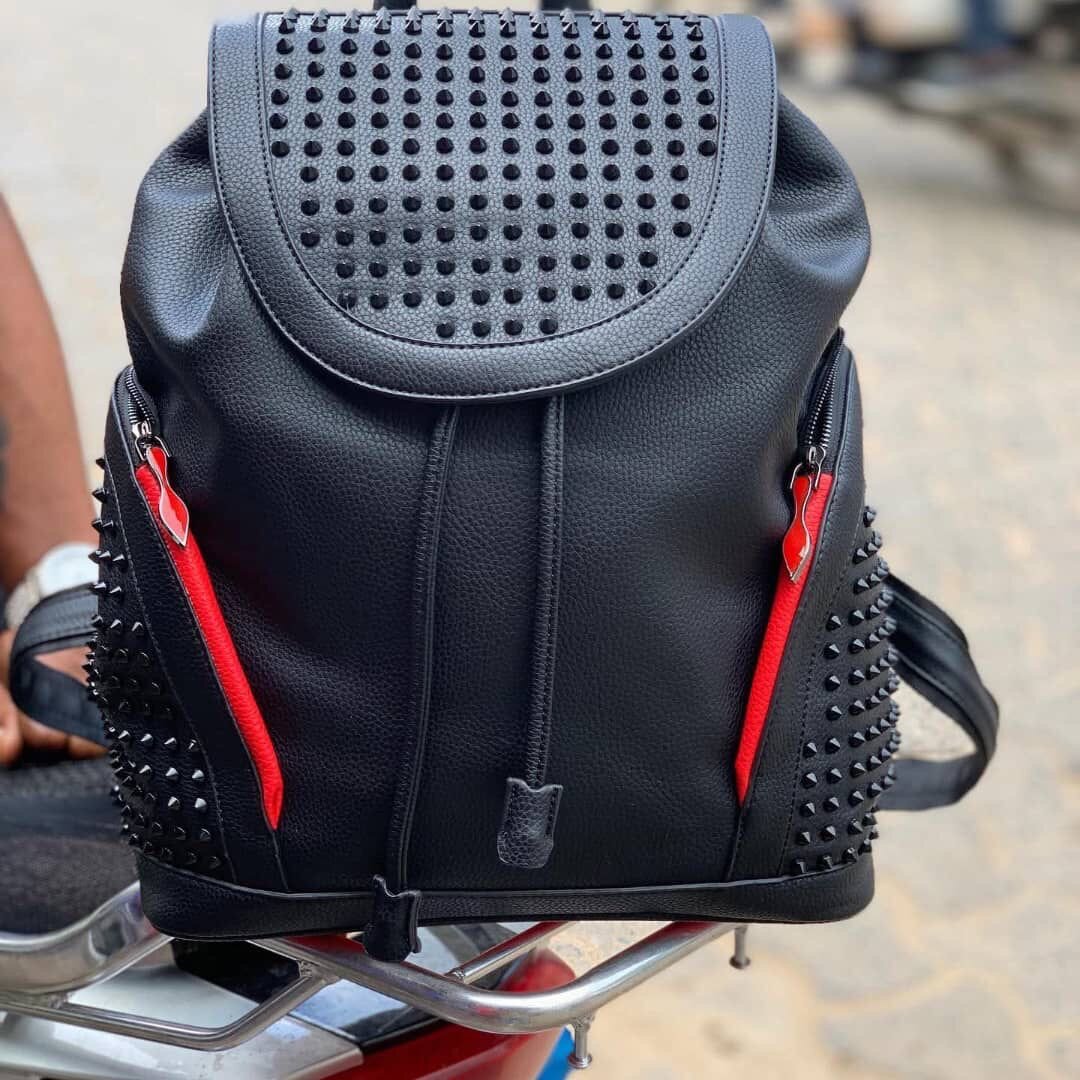 Sac à dos élégant en cuir noir