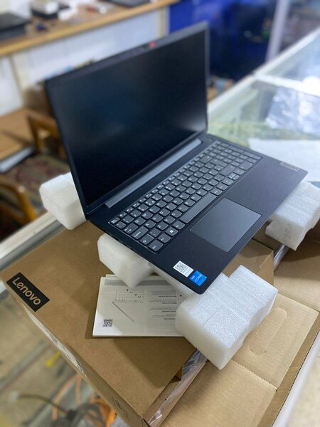 Lenovo V15