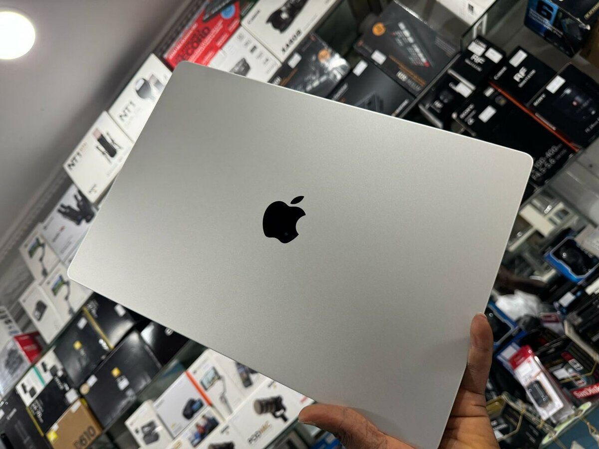 MACBOOK PRO M1 PRO