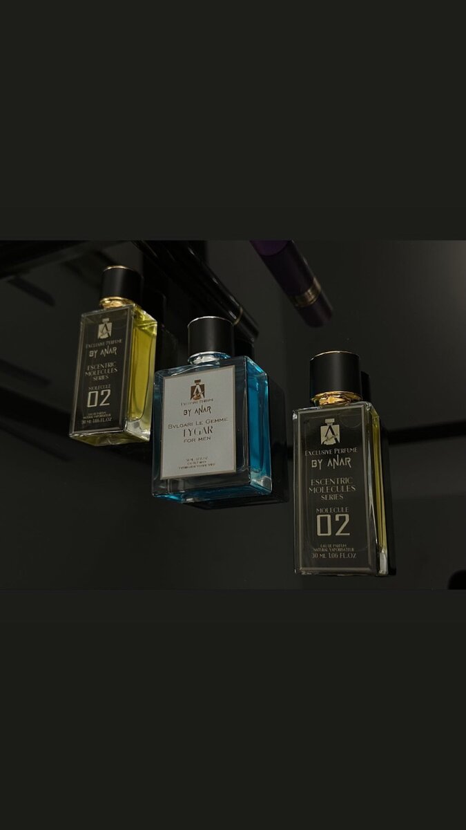 Antonio Banderas Escentric Molecule 02