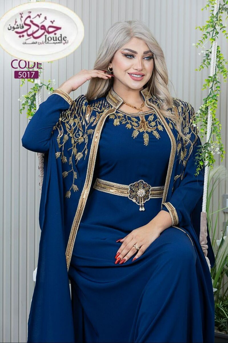 Robe élégante à broderie dorée