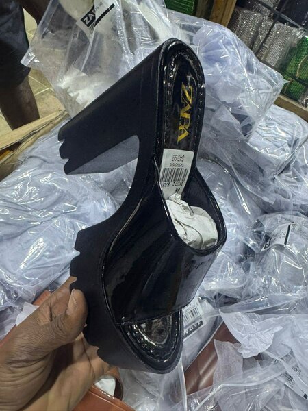 Sandales à talons compensés noires