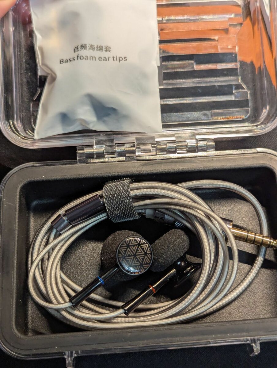 FiiO FF3 earbuds