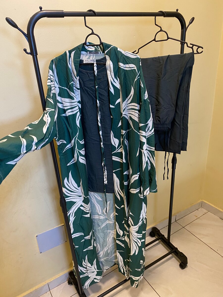 Ensemble féminin avec une abay