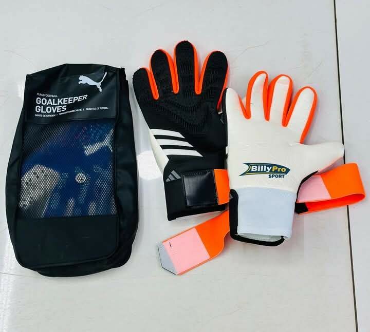 Goalkeeper Puma gloves