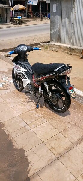 Moto Underbone Sportive et Rapide