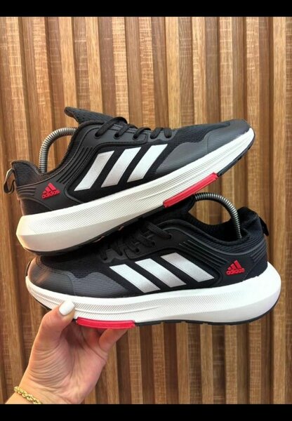 Chaussures de sport Adidas