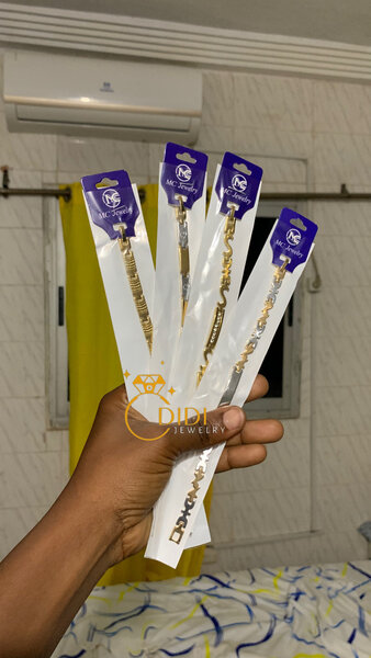 Bracelets élégantes en métal doré