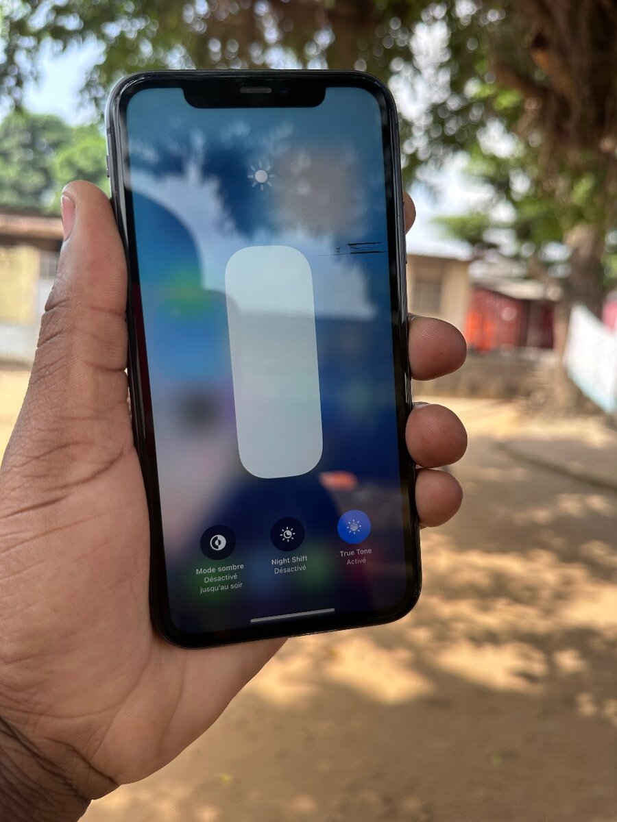 iPhone 11 64G très propre