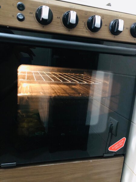 Gazinière à four électrique :Marque :MIDEA