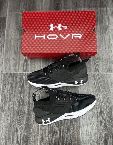 Chaussures de sport noires HOVR