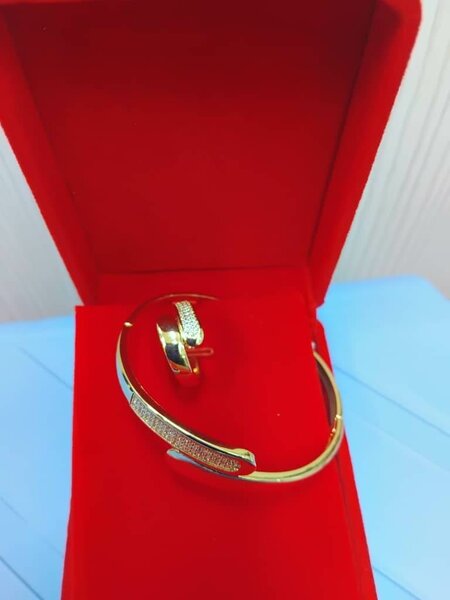 Bracelet et Bague Élégants