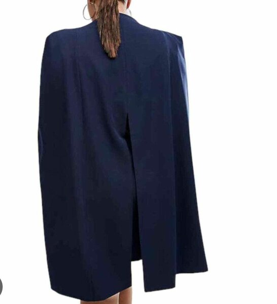 Robe lavish Alice cape style