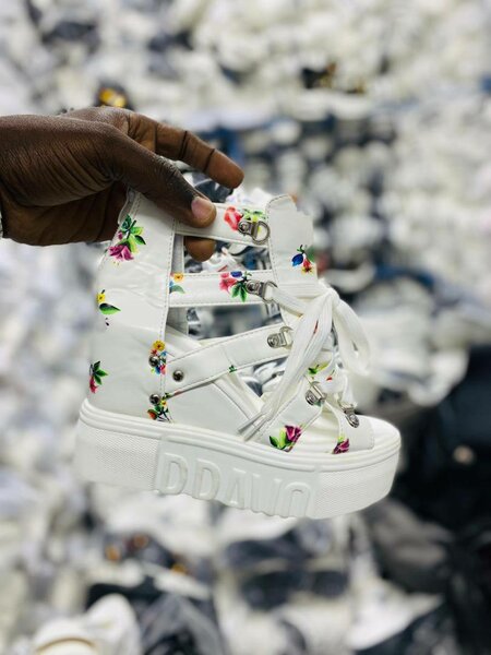 Sandales compensées florales