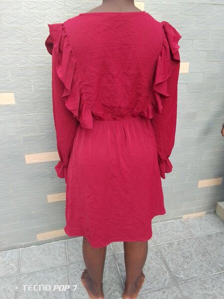 Robe rouge élégante à volants