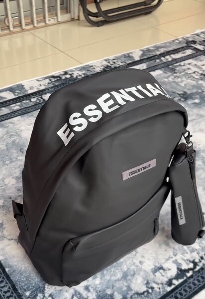 Sac à dos ESSENTIALS moderne