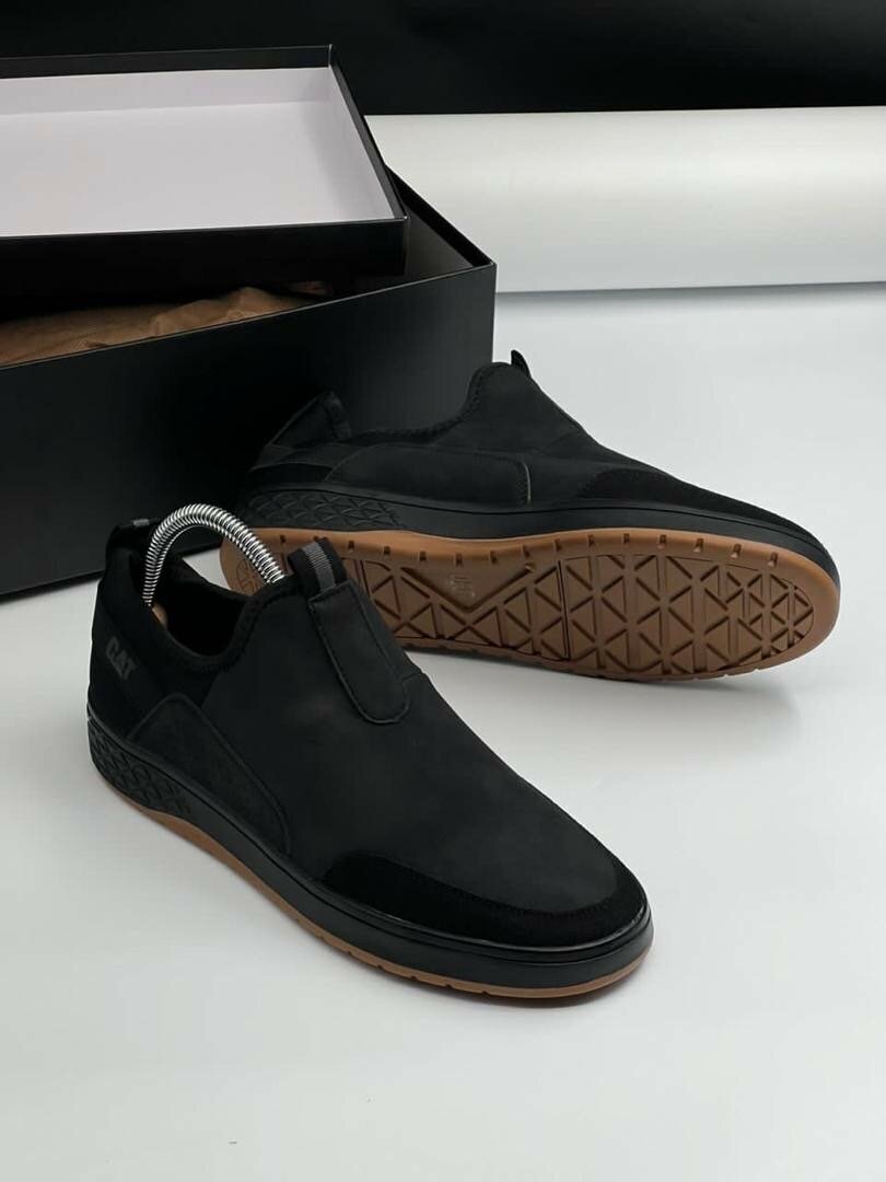 CATERPILLAR ALL BLACK