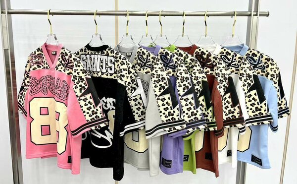 Maillots de sport unisexes tendance