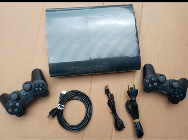 Console Sony PS3 avec manettes